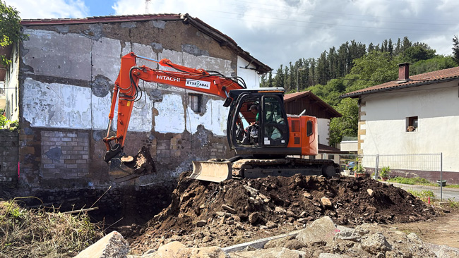 construcción de edificio de 5 viviendas en aia