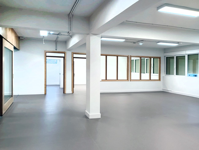 reforma de local de oficinas, espacio con ventanas