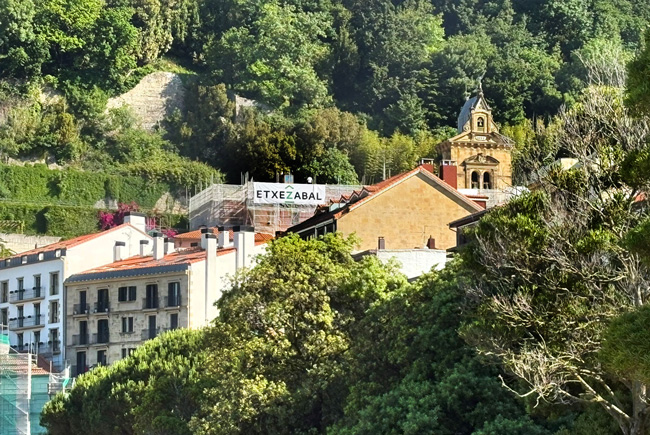 rehabilitacion en curso de cubierta del convento donostia