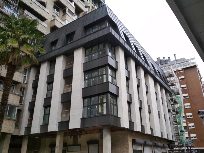 rehabilitación de edificio en gipuzkoa, fachada a calle Podavines
