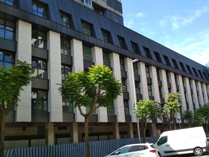 rehabilitación de fachada y cubierta en gipuzkoa, fachada lateral