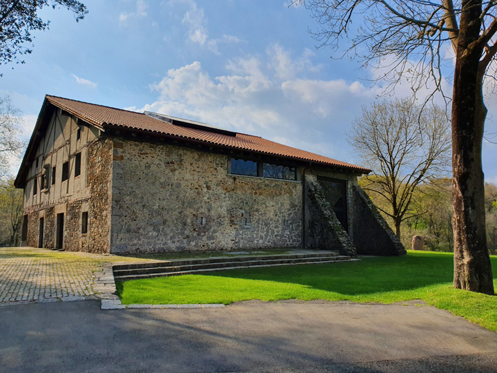 rehabilitación de edificio en gipuzkoa, rehabilitación de fachada y cubierta de caserío histórico