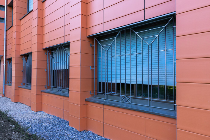 detalle de las ventanas con fachada ventilada