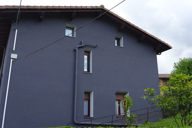 Rehabilitación de fachada en Andoain (Gipuzkoa) vista lateral del edificio