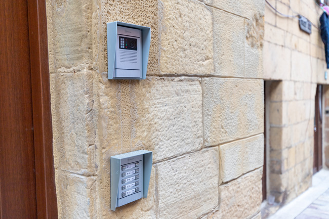 rehabilitación de edificio en gipuzkoa: detalle de la fachada