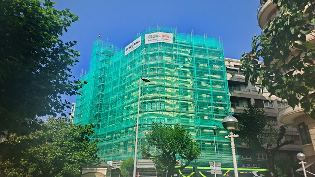 rehabilitación de fachada en secundino esnaola, donostia
